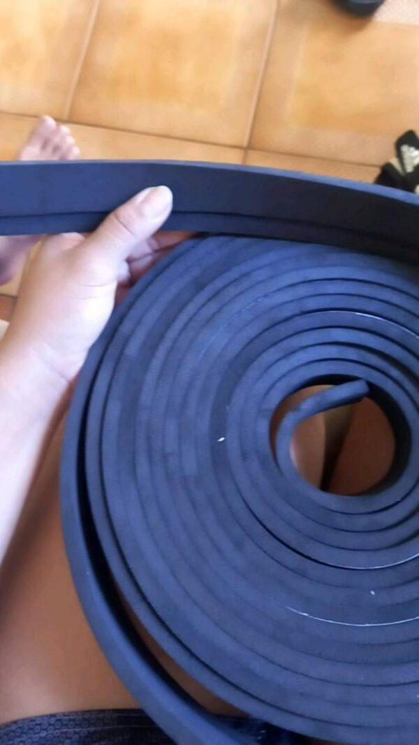Rodapé Boiserie Autocolante Flexível Preto 3,5cm 5 Mts - 3c1 - Imagem 2