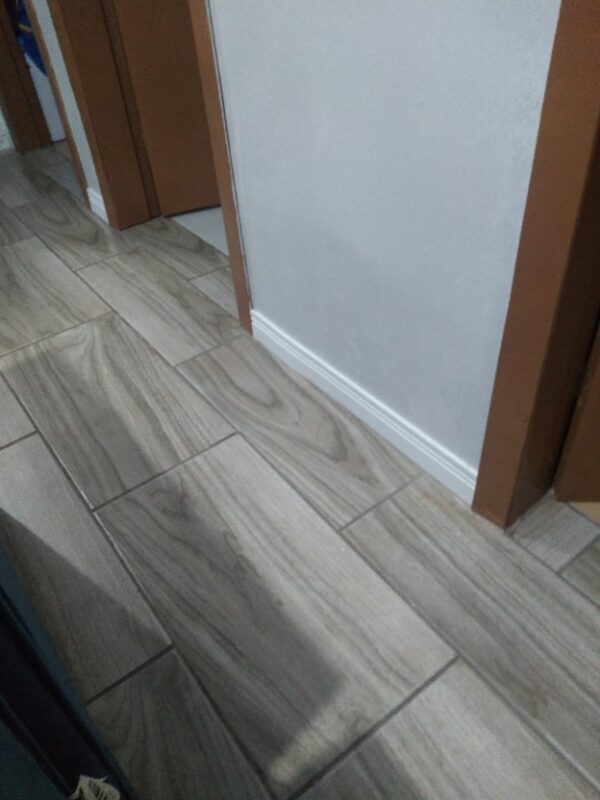 Rodapé Roda Meio Flexível Autocolante 7cm 10 Mts -  7c2s2 - Imagem 3