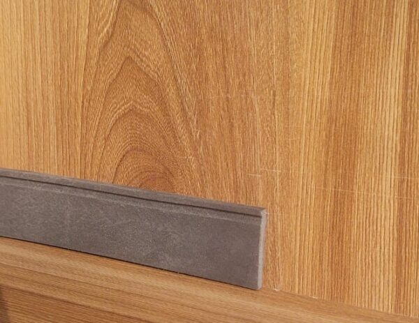 Rodapé Boiserie Autocolante Flexível Preto 3,5cm 5 Mts - 3c1 - Imagem 3